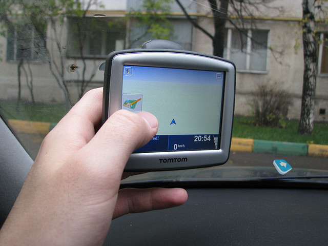 Небольшой компактный GPS-навигатор